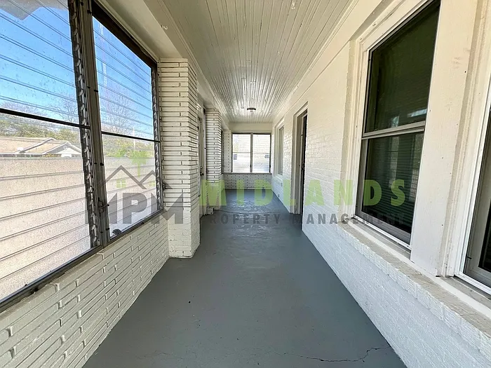2326 Stark St #A — Photo 4