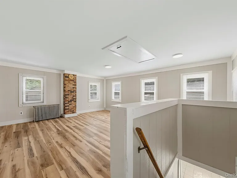 212 Center St — Photo 6