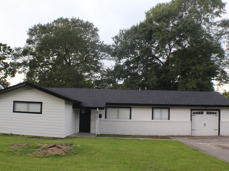 1st image of 340 Armstrong Dr