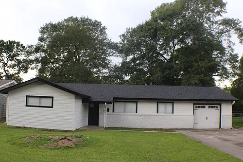 340 Armstrong Dr Photo 1