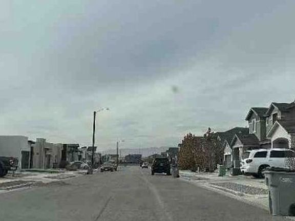 Exterior Neighborhood (street photo)