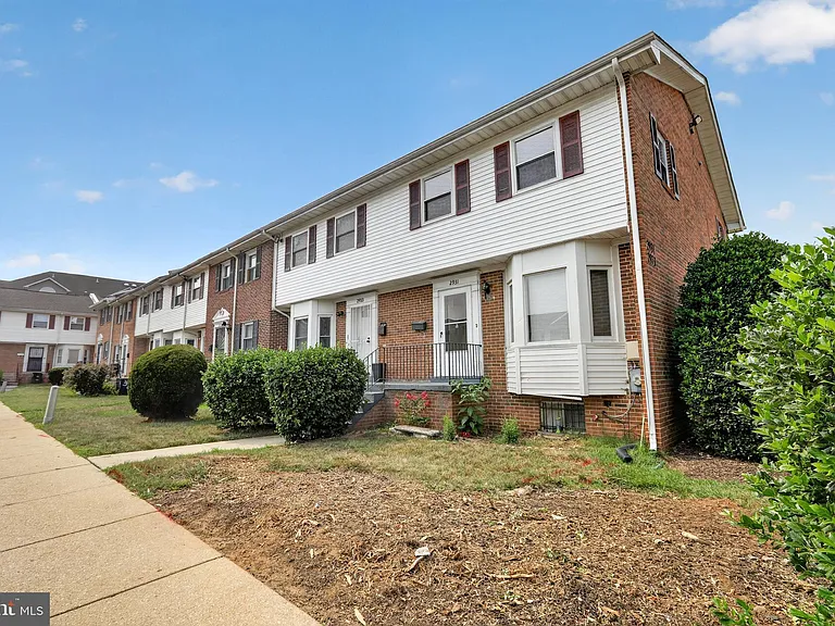 2931 Sunset Ln — Photo 2