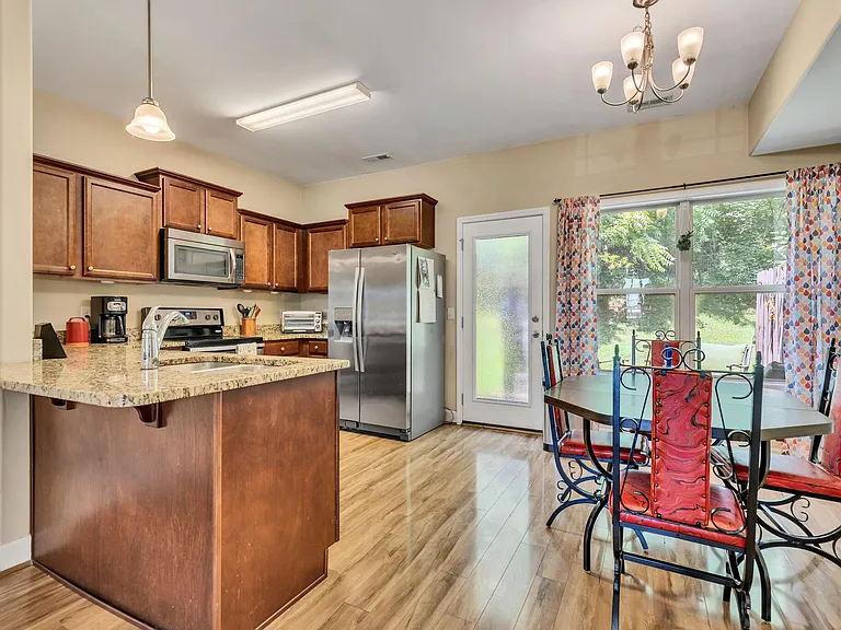 2021 Pinecrest Dr — Photo 10