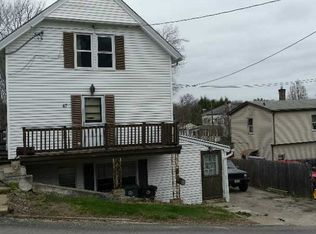 47 Willow St, Coventry, RI 02816