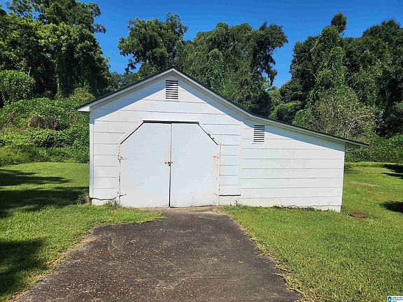 2nd image of 123 Lakeview Dr