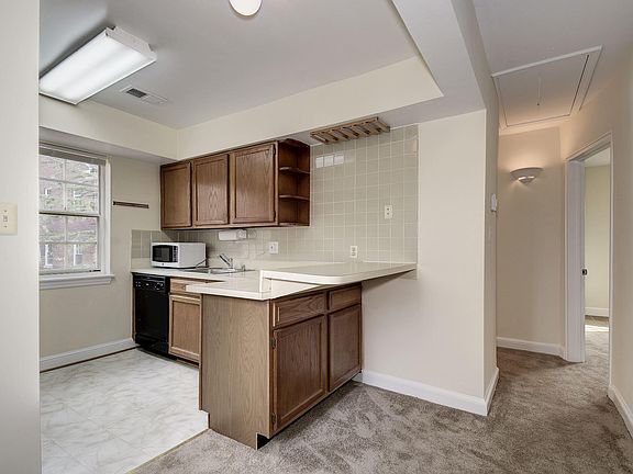 2nd image of 2103 N Taft St APT 116