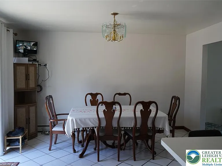 1240 Howeytown Rd — Photo 3