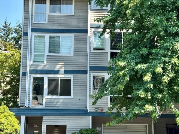 12026 15th Avenue NE #304, Seattle, WA 98125