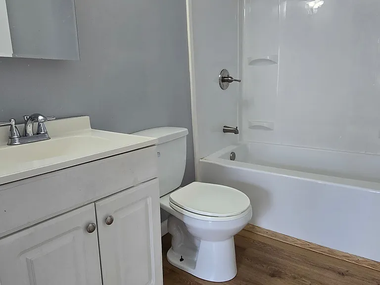 51-53 Laurel St #2 — Photo 22