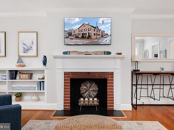 4th image of 31 College Ave