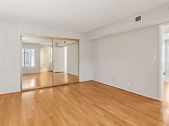 4th image of 725 E Providencia Ave #206