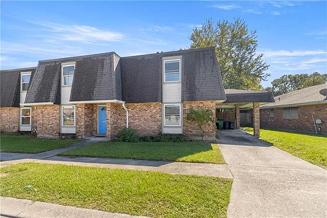4 bed, 2.5 bath, 2000 sqft, $2,200 — Photo 3
