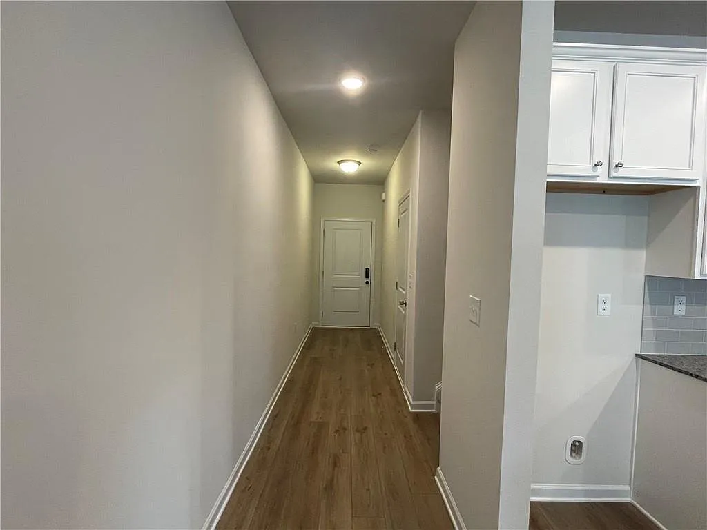 Building Photo - 4663 Fullerton Dr
