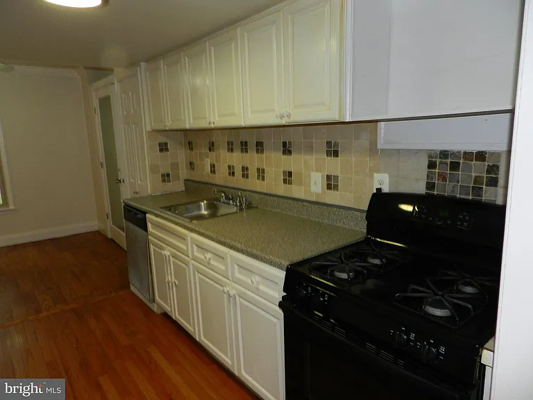 5956 Westchester Park Dr — Photo 6