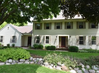 W238N3340 Pine Hill Ct, Pewaukee, WI 53072