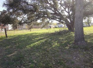 806 S Ann St, Rockport, TX 78382