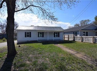 802 Gallatin St, Ravenswood, WV 26164