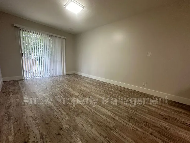 2325 S St #8 — Photo 3