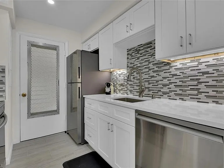 1300 Gulf Shore Blvd N #205 — Photo 3