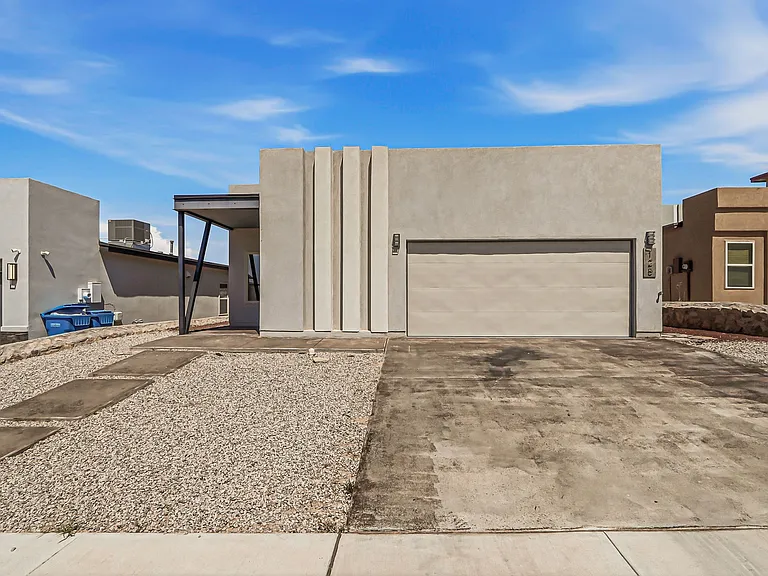 125 Via Rojas Dr — Photo 1