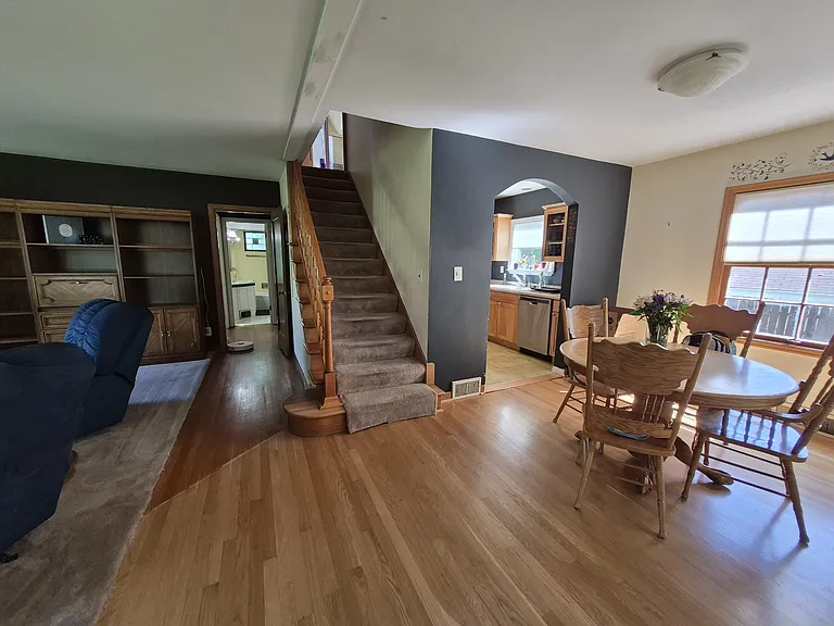 1122 E 6th St — Photo 31