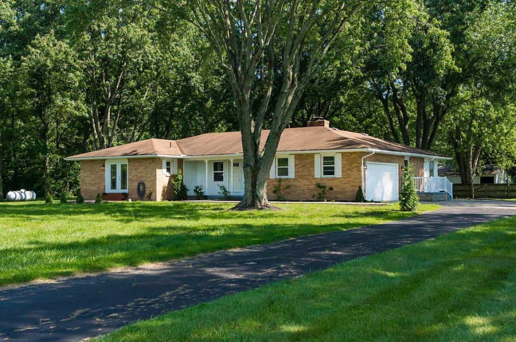 6585 Morse Rd photo 1