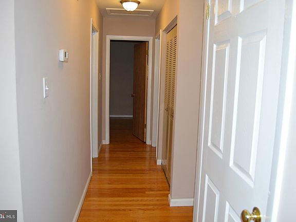 5th image of 228 Curtin Ave