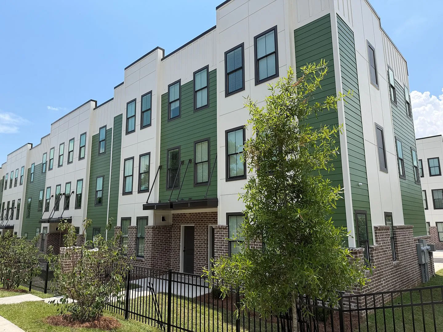 NEW Off-Campus for Students! — Photo 1