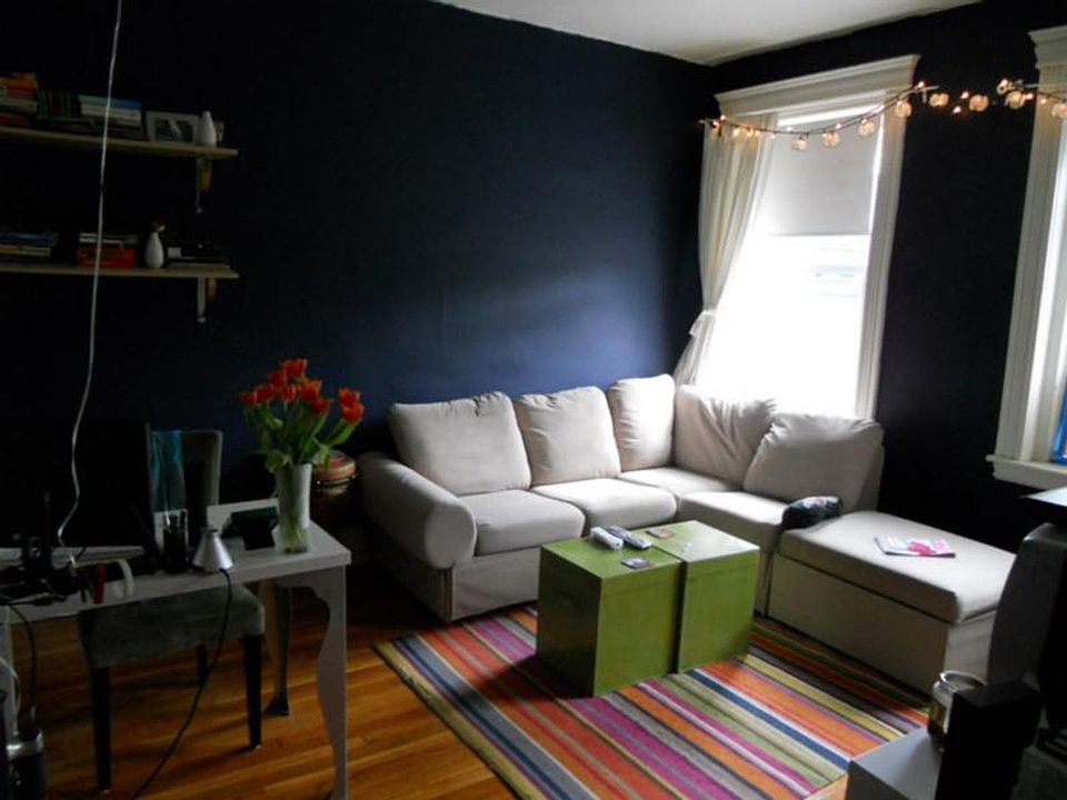 1st image of 922 Beacon St APT 23