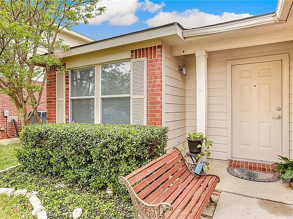 4th image of 1543 Thornhill Ln