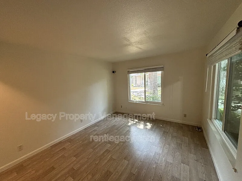 4 bed, 2.5 bath, 1475 sqft, $2,495 — Photo 2