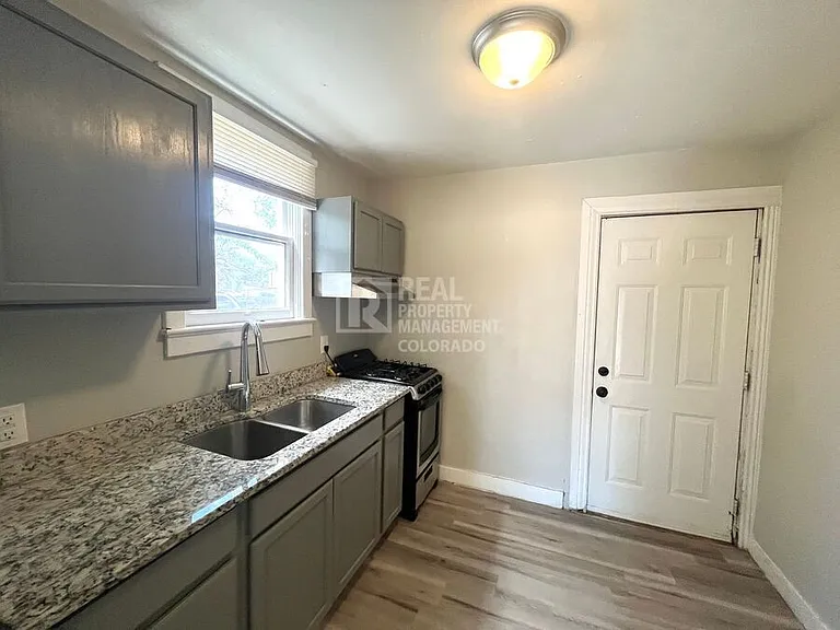 618 N Weber St #104 — Photo 4