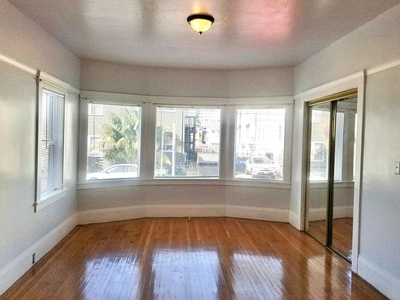 4th image of 320 E 15th St #2