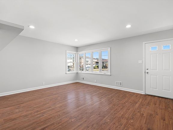 4th image of 8716 S 50th Ave