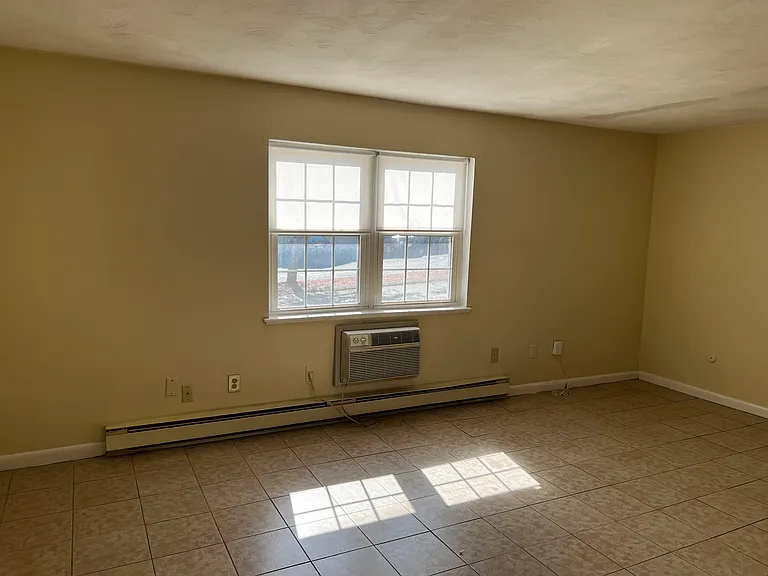 740 Central Street Apartment — Photo 1