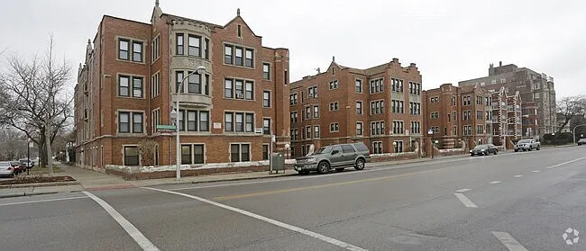 6838 S Jeffery Blvd — Photo 2