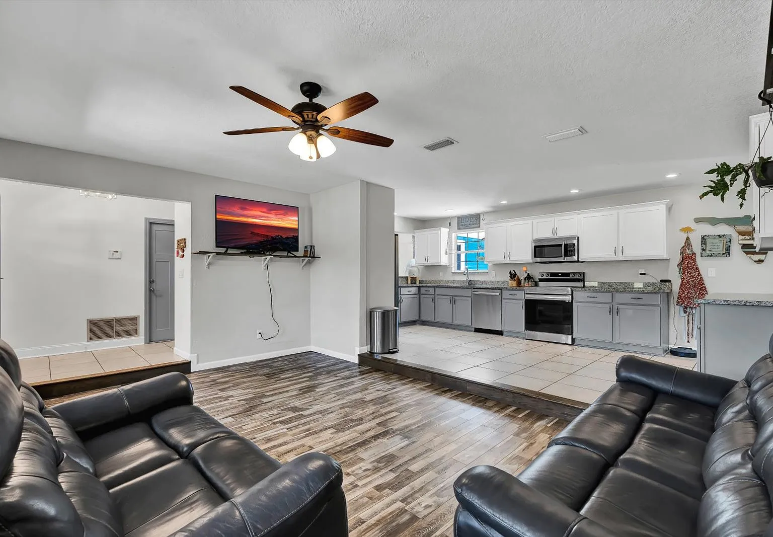 245 Country Circle Dr E — Photo 4