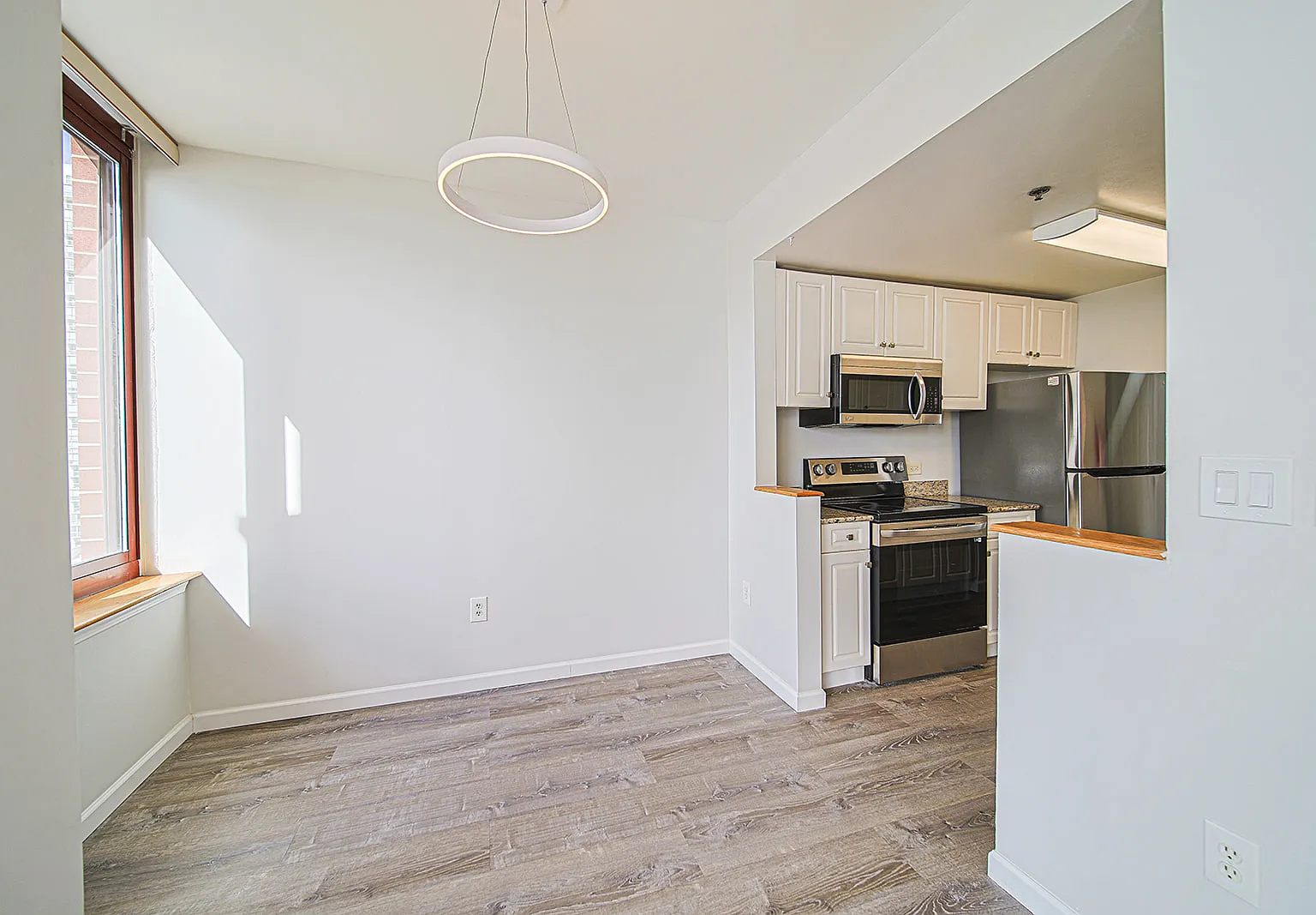 1 bed, 1.5 bath, 990 sqft, $3,400 — Photo 3