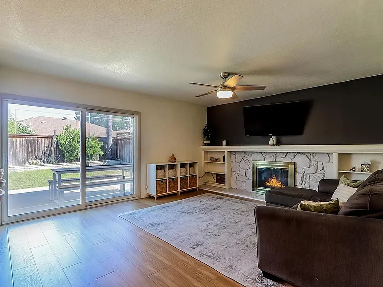 25051 Katie Ave — Photo 8