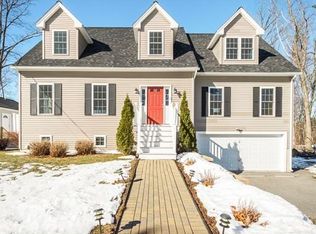 8 Oak Rd, Littleton, MA 01460