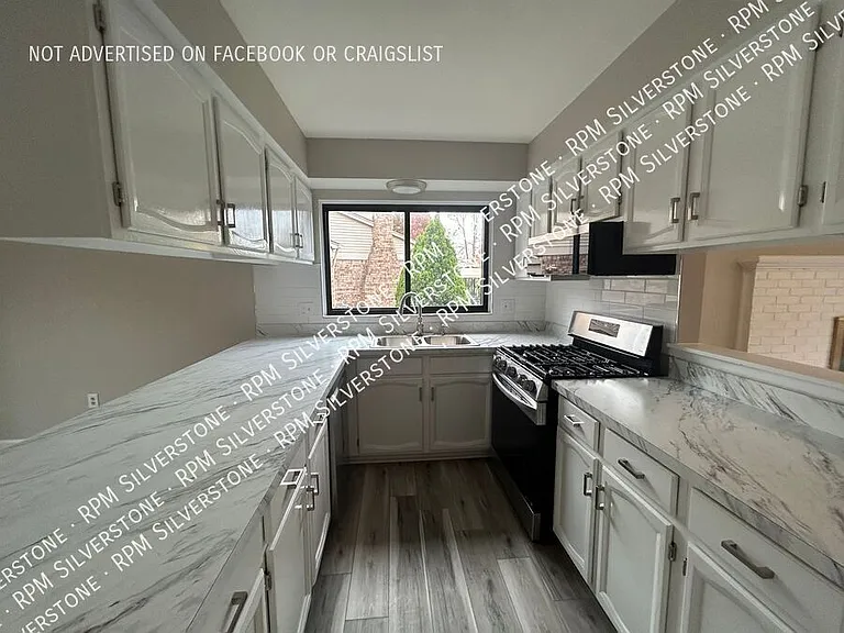 39247 Iris Ct — Photo 3