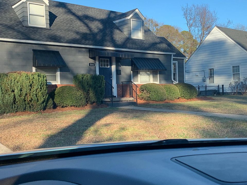 Front of house from driveway.