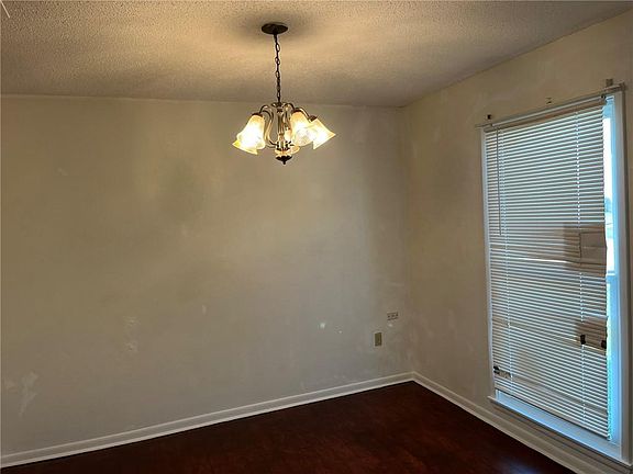 4th image of 3181 Keithway Dr