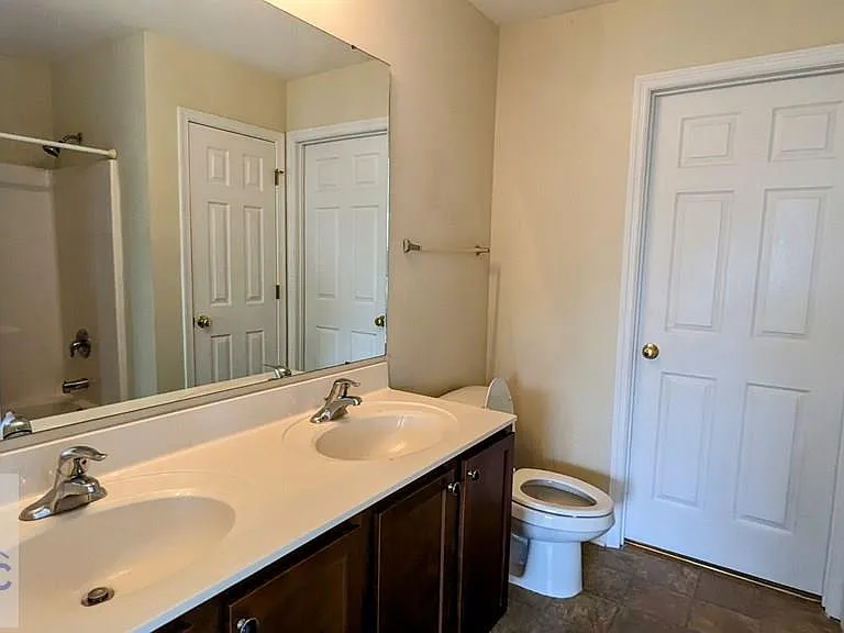 409 Valdez Ct — Photo 2