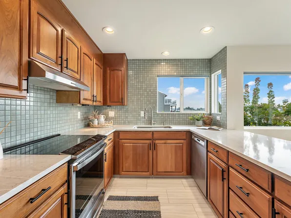 540 N Hayden Bay Dr, Portland, OR 97217