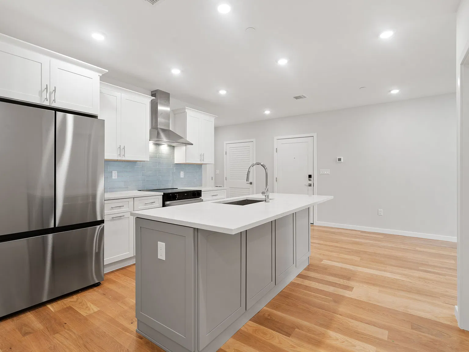 267 Old Colony Ave — Photo 3