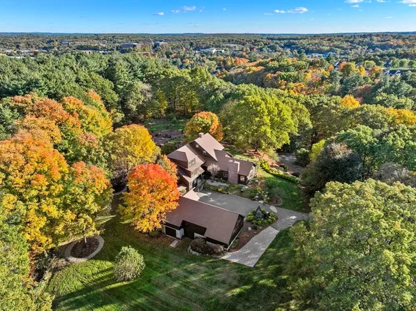 43 Valley Rd, Southborough, MA 01772