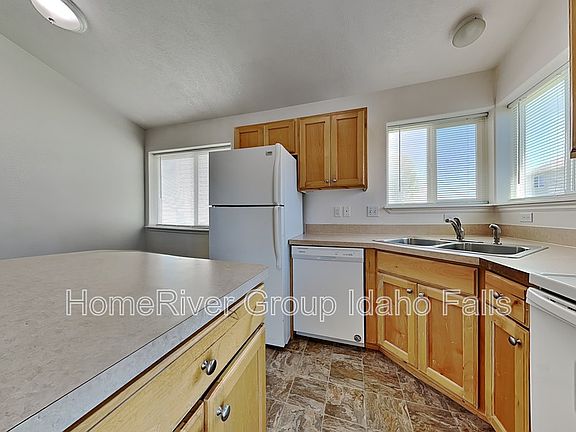 5th image of 3693 Deloy Dr APT B