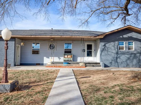 203 E Nebraska St, Hennessey, OK 73742