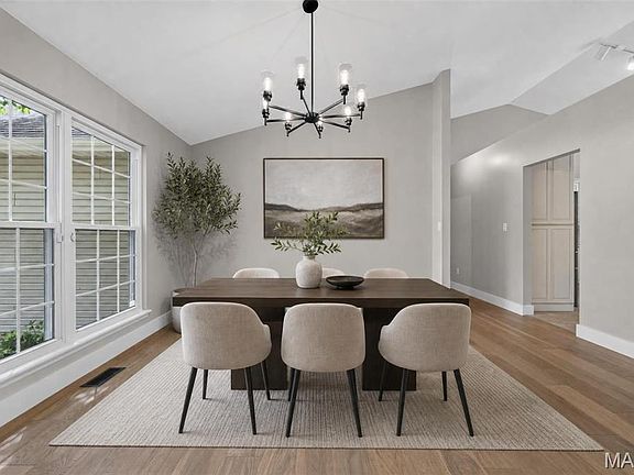 3rd image of 1527 Ridge Hill Ct